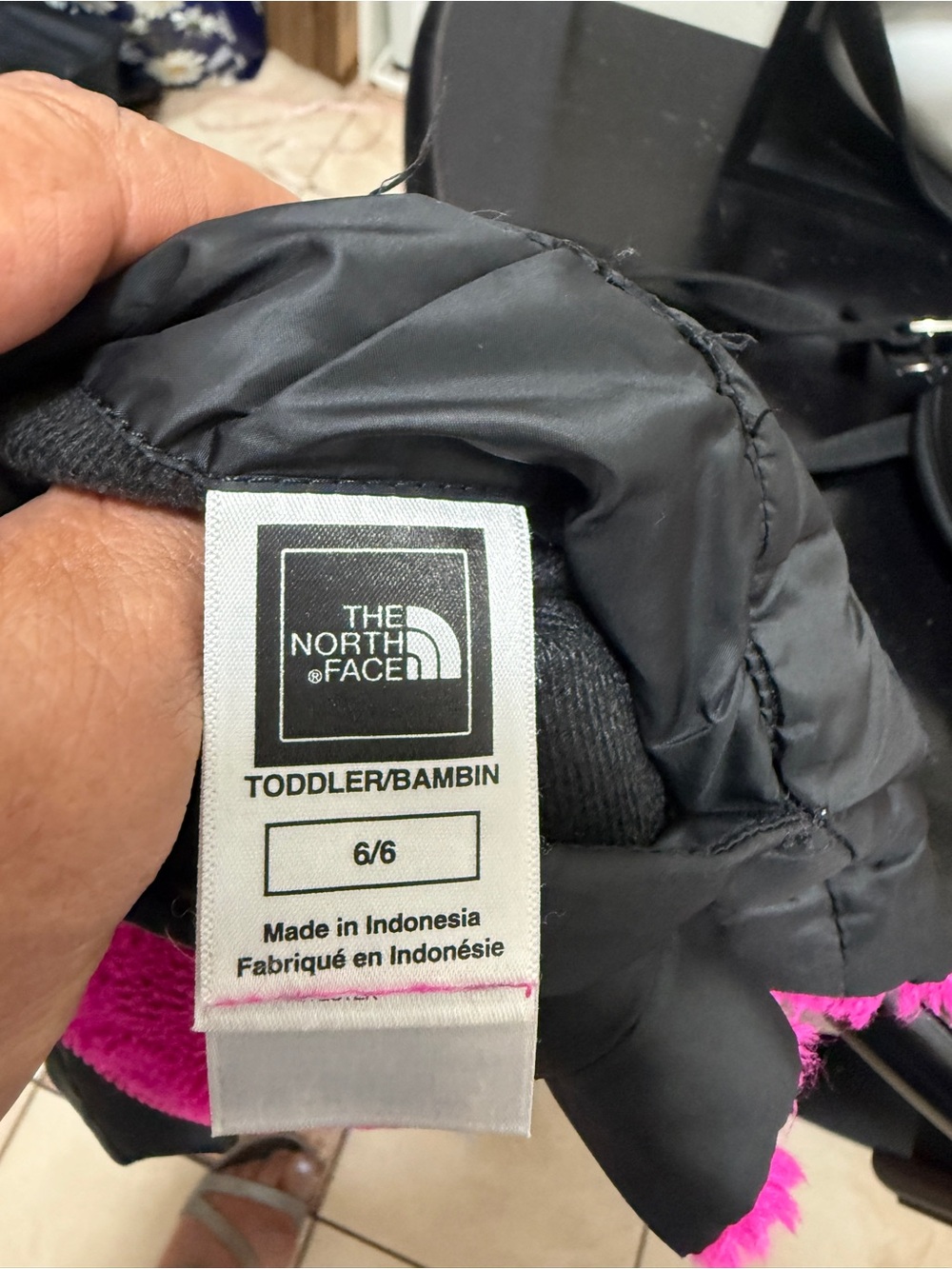The North Face double sided Black nd hot pink Jacket with side pockets. Soft - Picture 14 of 16